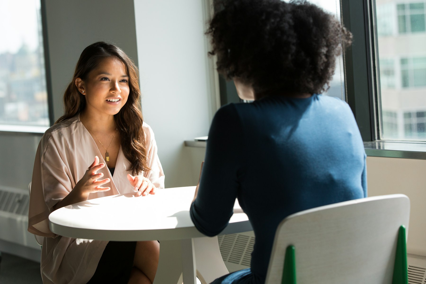 Two colleagues in a customer conversation